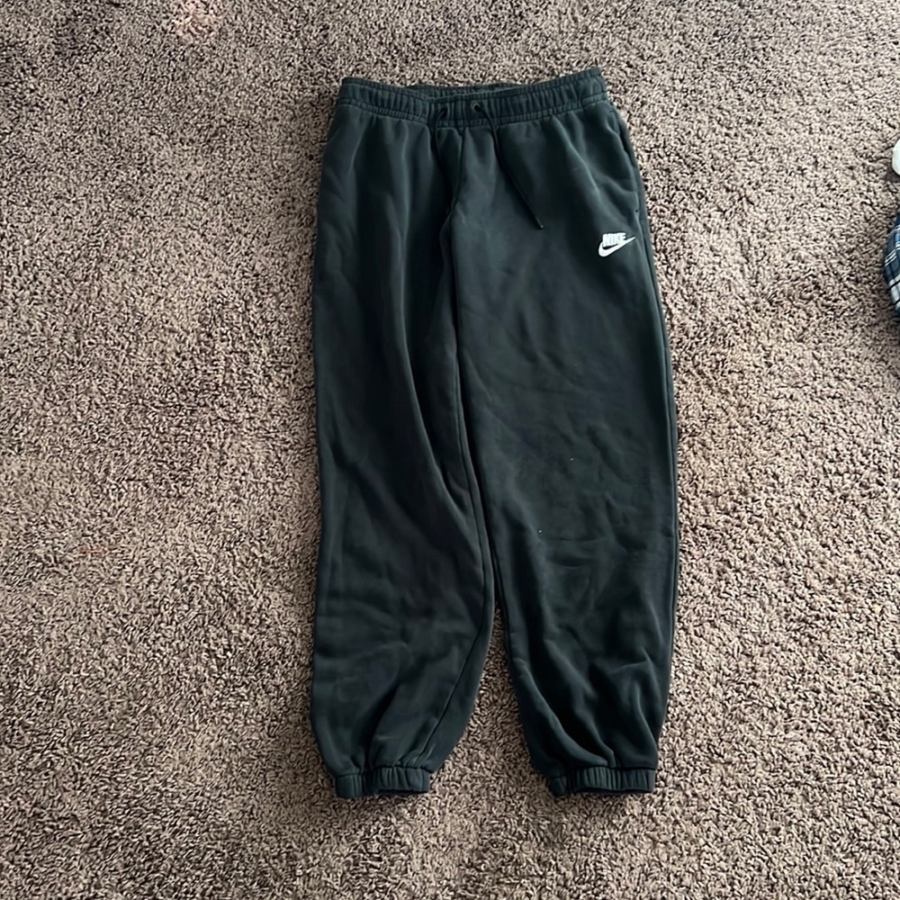 Black Nike sweatpants